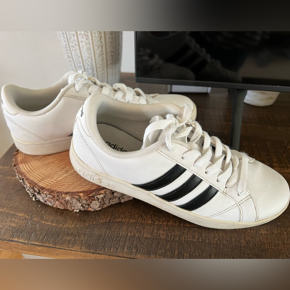 Adidas women’s grand court